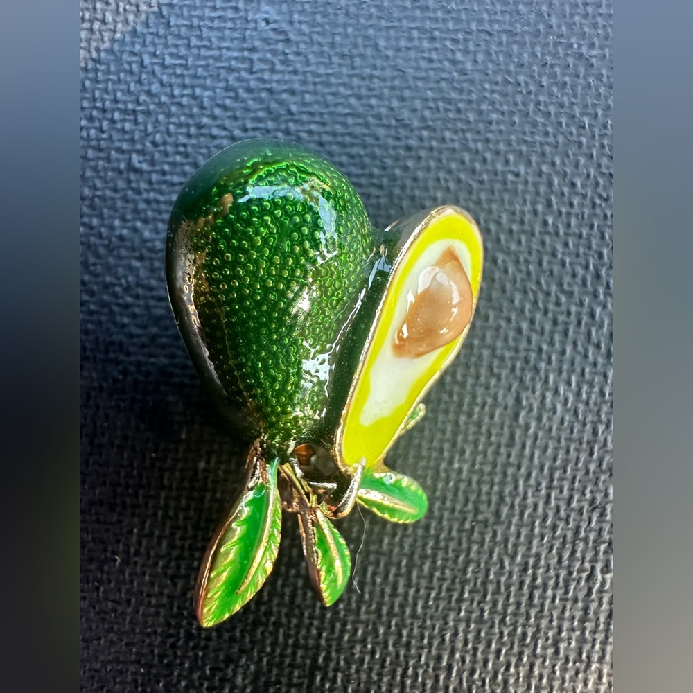 Gold tone enamel avocado brooch - Picture 2 of 4